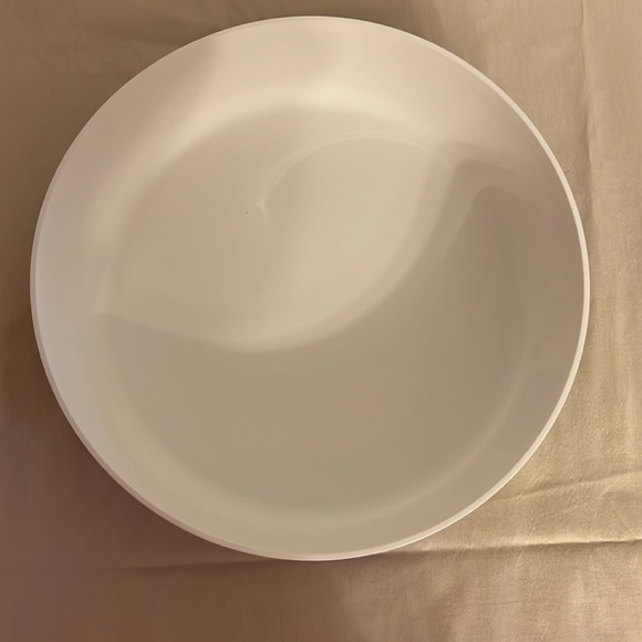 NEW Tupperware Bowl - Picture 6 of 7